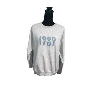 Taylor Swift 1989 (Taylor’s Version) Crewneck Sweatshirt – Size M